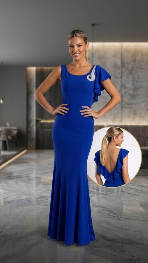 Vestido de color azul con detalle