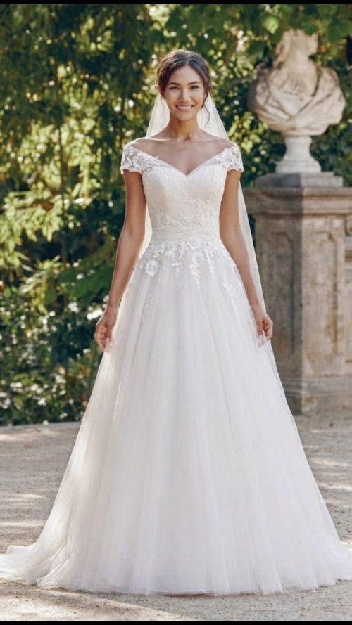 Traje de novia elegante y con detalles de princesa