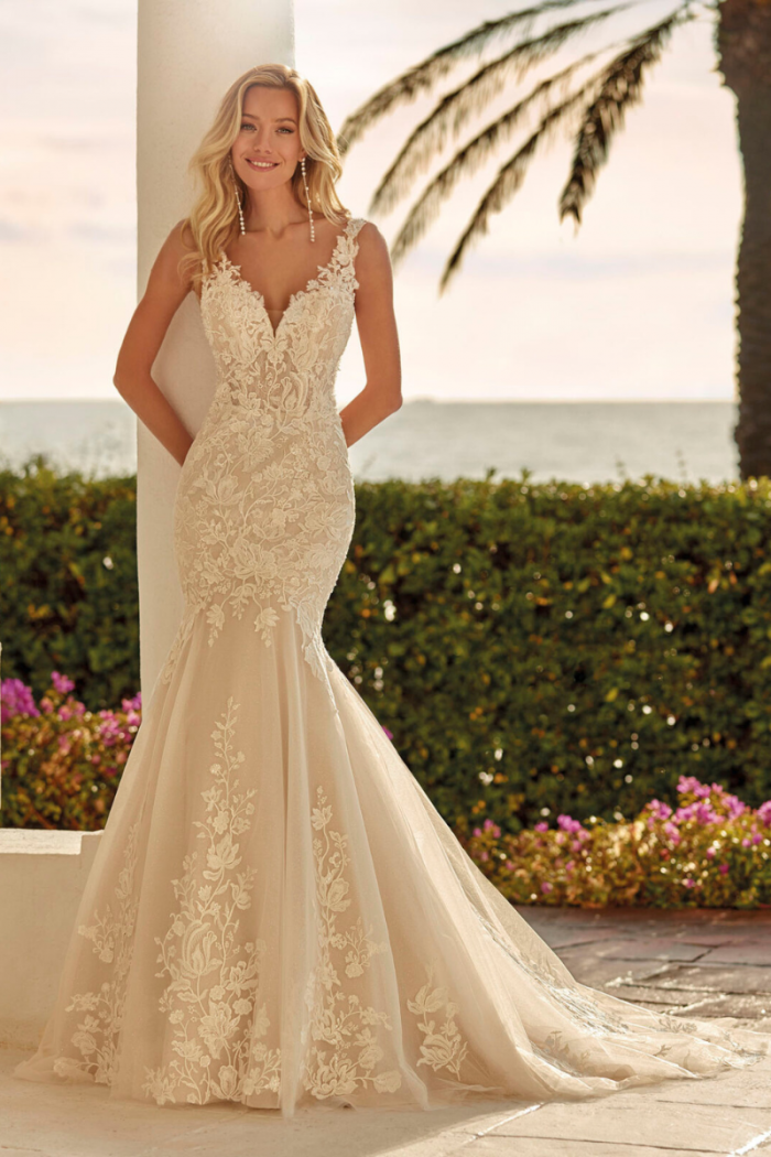 Vestido de Novia de corte sirena de encaje.