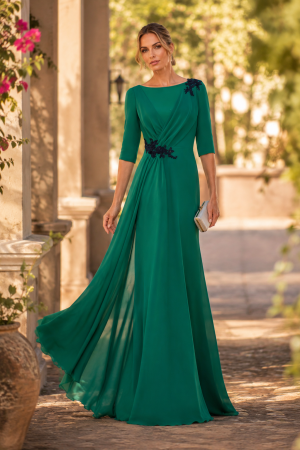 Vestido de madrina elegante con detalles