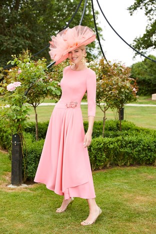 Vestido de invitada en crepé en rosa palo
