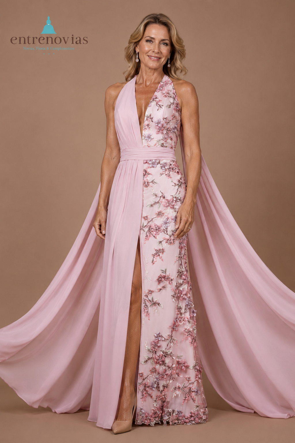 Vestido largo de invitada de tul con mitad del cuerpo y mitad de falda bordada de flores.