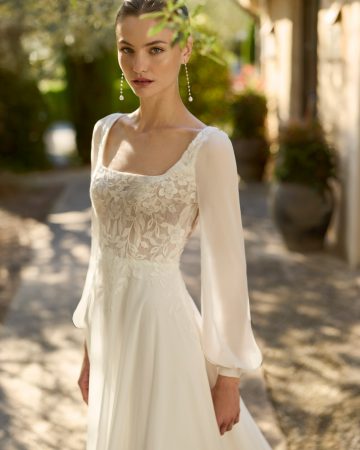 traje de novia con mangas desmontables