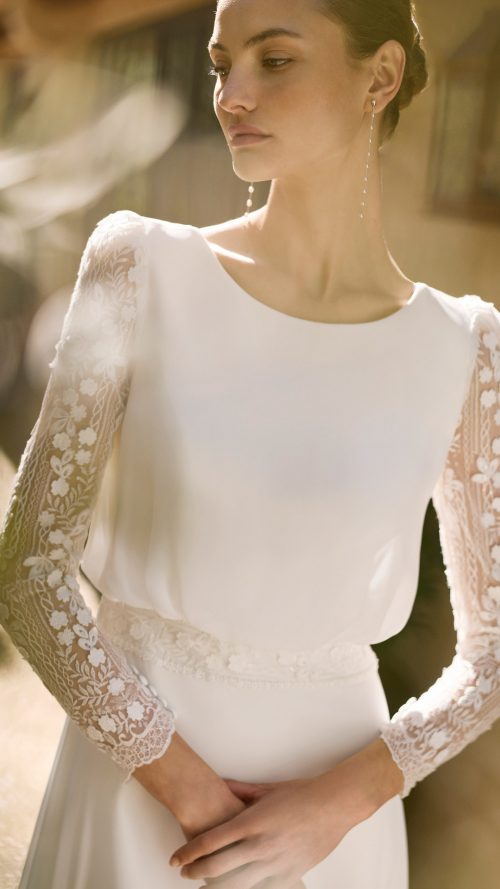 TRAJE DE NOVIA CON VESTIDO SENCILLO
