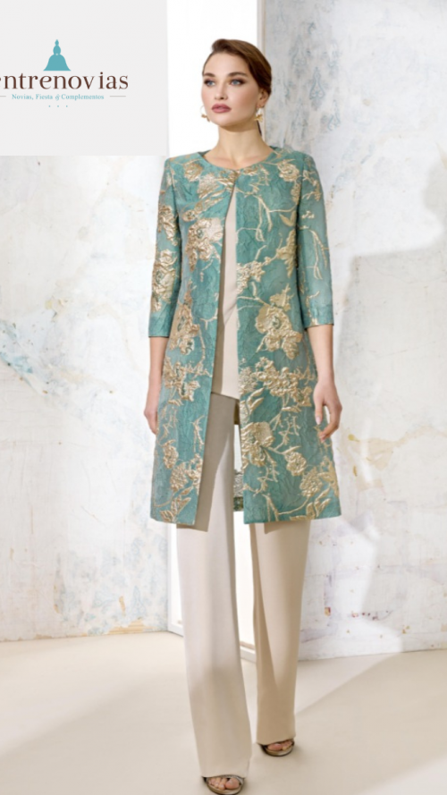 Blusa y pantalón en color verde lago.