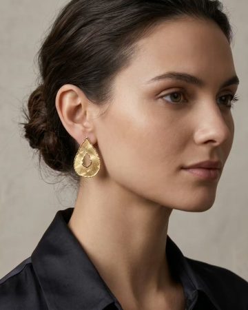La mayoría de nuestras joyas cuentan con la opción de personalización de color de cristal y del baño