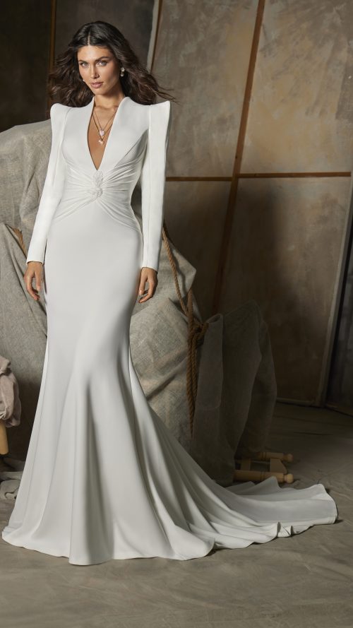 Manu García Costura es una firma con alma de atelier para mujeres contemporáneas que buscan un vestido diseñado y producido antesanalmente hecho únicamente para ellas por manos expertas 100% en España.
